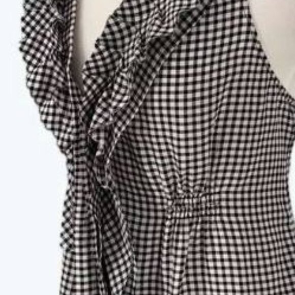 BCBGMAXAZRIA Silk Ruffle Gingham Halter Top. Black &  White,  S,  NEW WITH TAGS - Picture 1 of 10